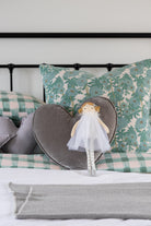 Miss Olive-White - Nana Huchy