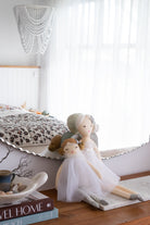 Miss Olive-White - Nana Huchy